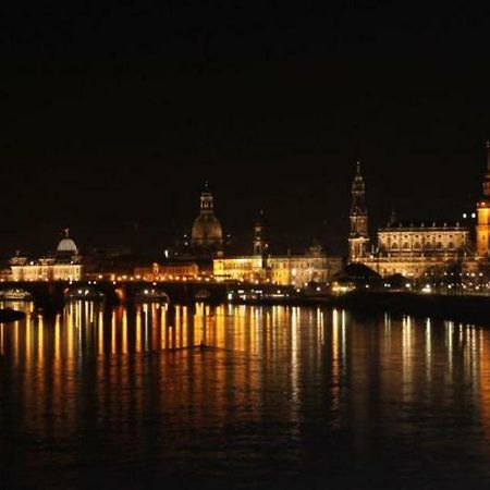 Exklusive Ferienwohnung An Der Elbe Dresden Bagian luar foto