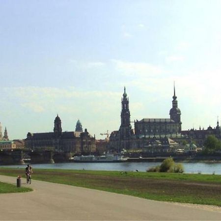 Exklusive Ferienwohnung An Der Elbe Dresden Bagian luar foto