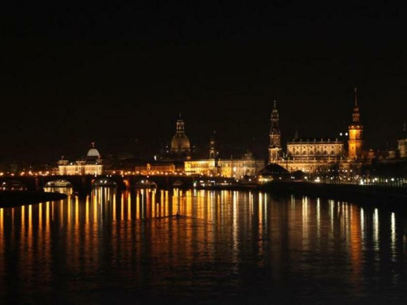 Exklusive Ferienwohnung An Der Elbe Dresden Bagian luar foto
