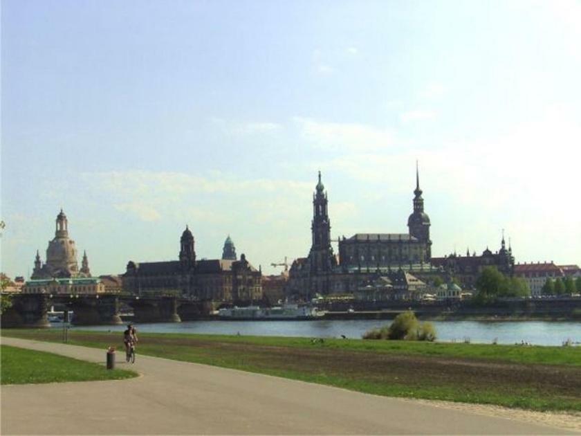 Exklusive Ferienwohnung An Der Elbe Dresden Bagian luar foto